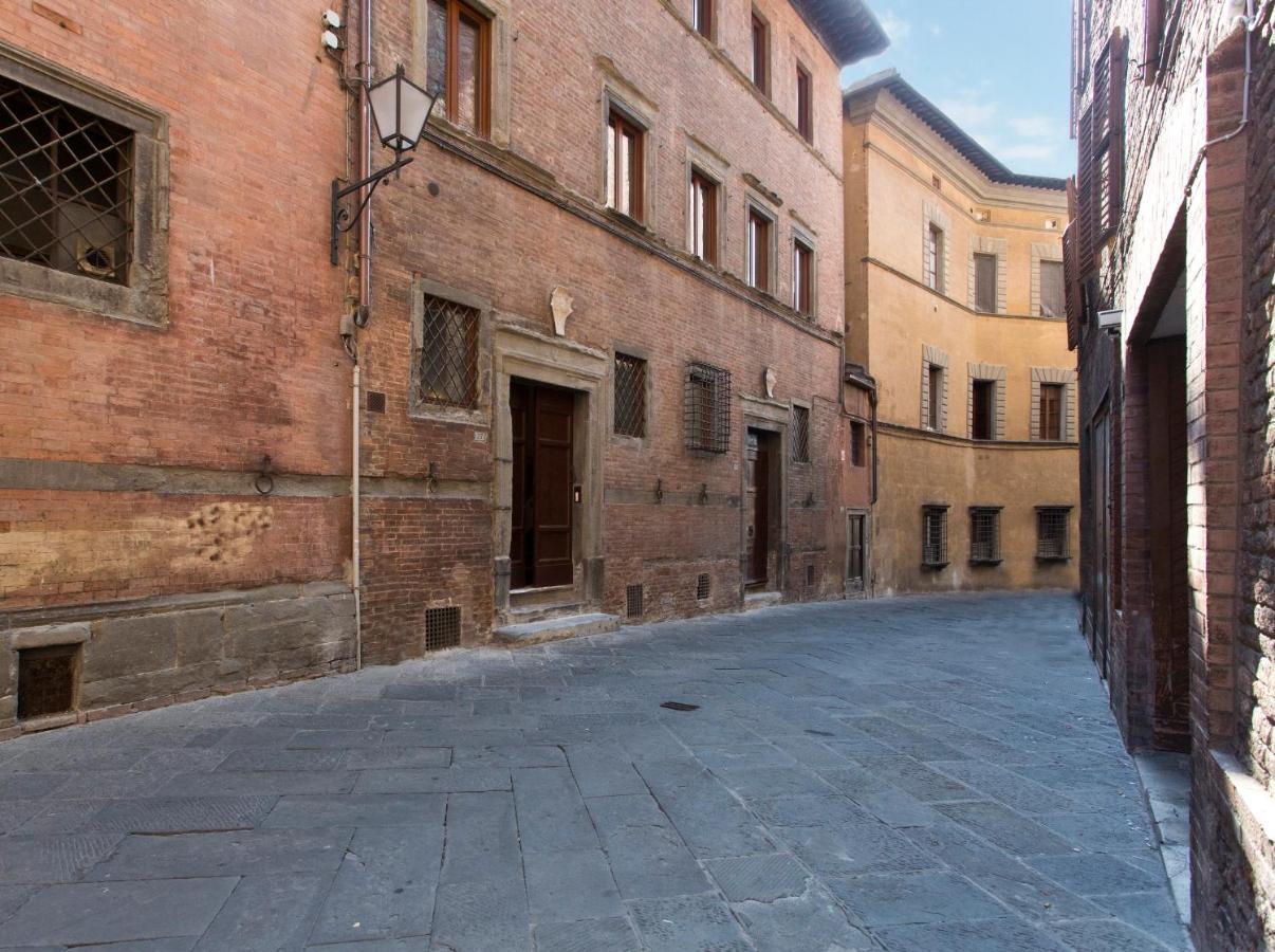 Residenza D'Epoca Palazzo Piccolomini Apartment Siena Bagian luar foto