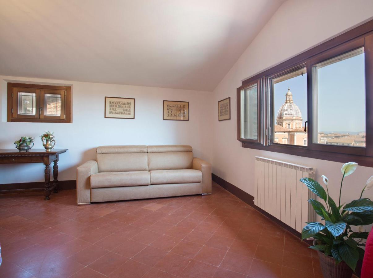 Residenza D'Epoca Palazzo Piccolomini Apartment Siena Bagian luar foto