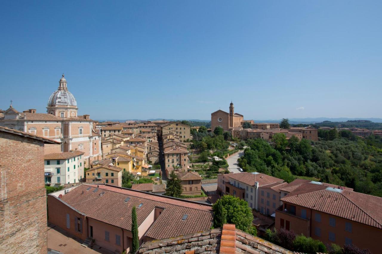 Residenza D'Epoca Palazzo Piccolomini Apartment Siena Bagian luar foto